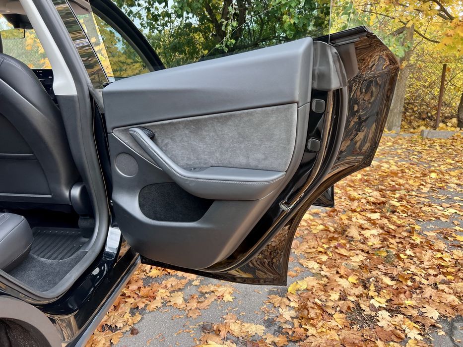 Тесла у Tesla Y 2024