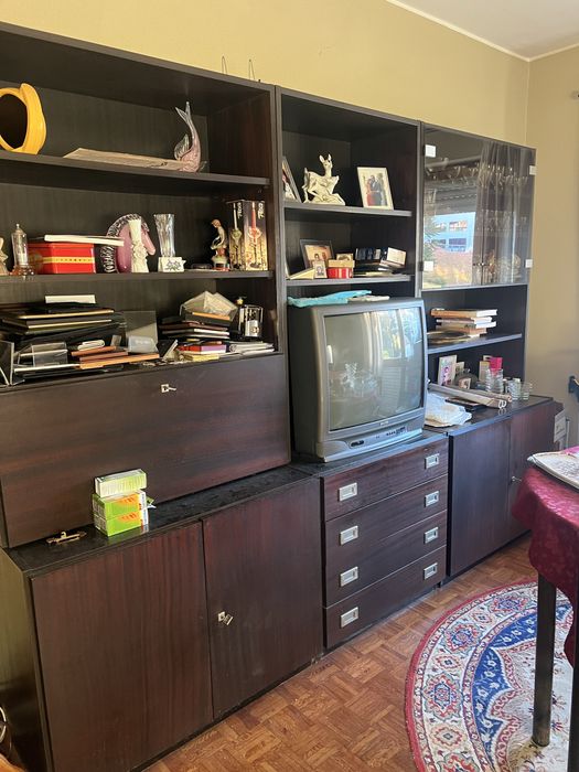 Movel de sala com oferta de mesa redonda e 6 cadeiras