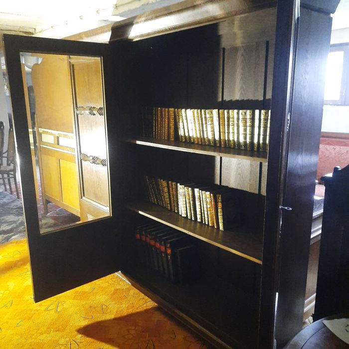 Stara ładna bibloteka rozbieralna