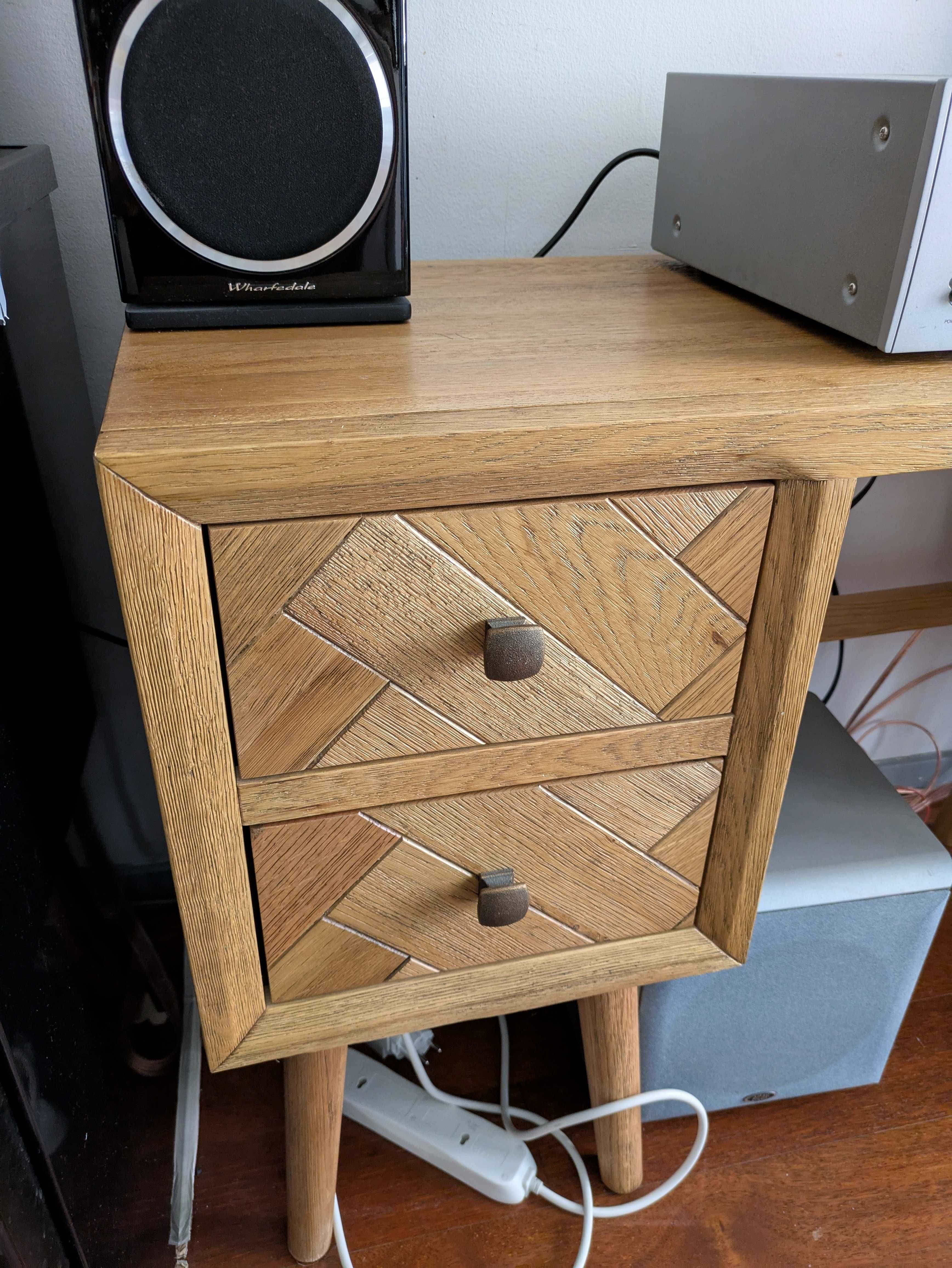 Mesa de vestir com gavetas em madeira