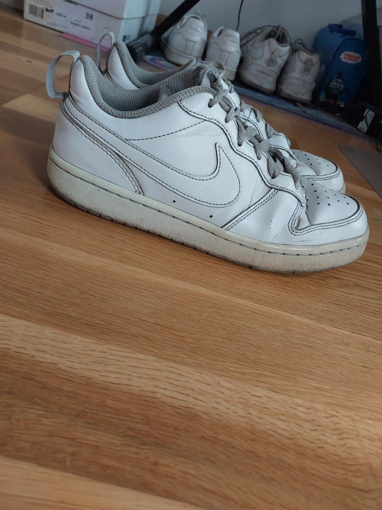 Białe buty adidas air force one