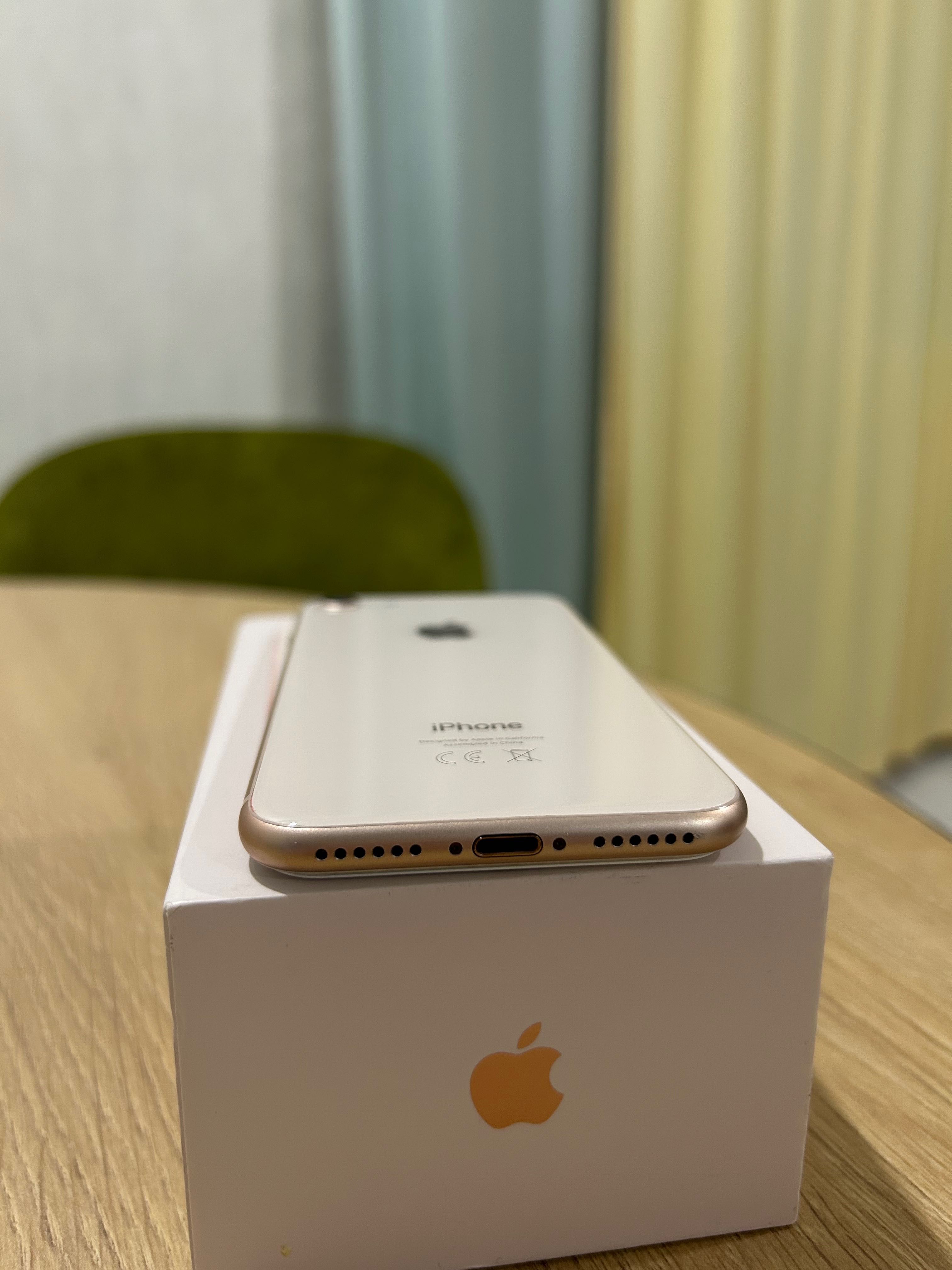 iPhone 8 Gold 64 gb