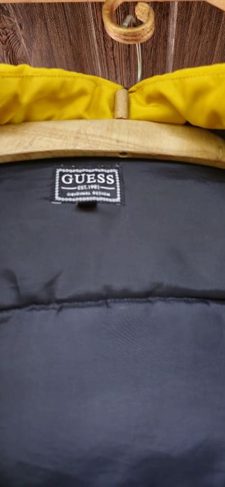 Продаж зимової куртки Guess