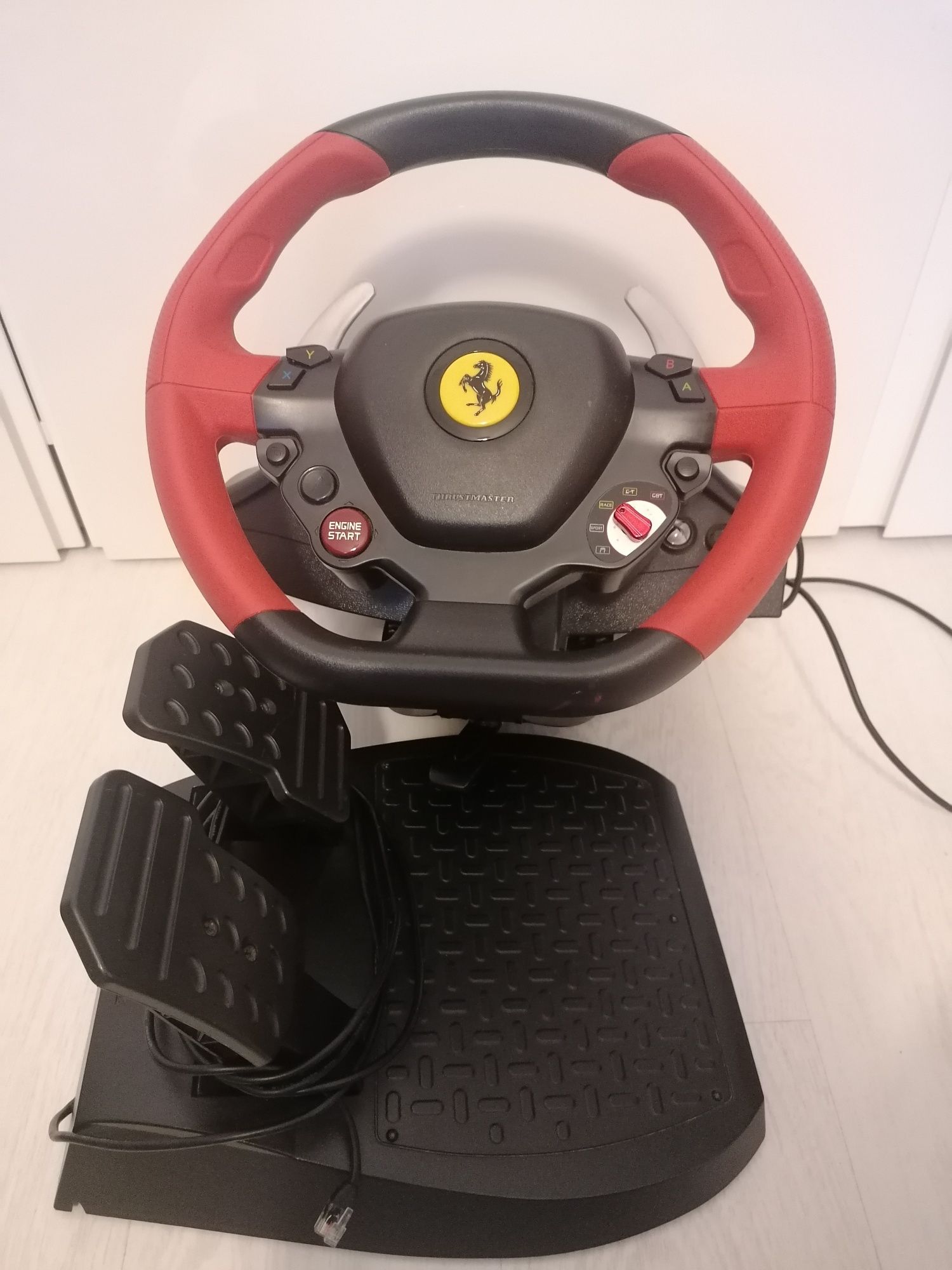 Kierownica Thrustmaster Ferrari 458 Spider z pedałami