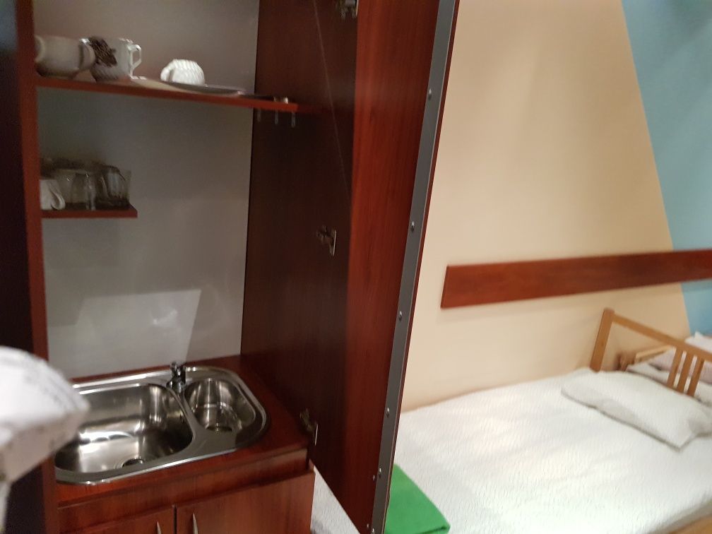 Pokój pokoje 1-5os Łazienka Hostel Siłownia Sauna Nocleg Rzgów Mandori
