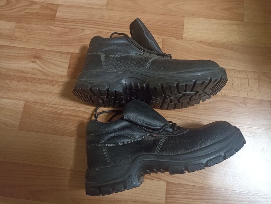 Черевики робочі 42 розмір,натуральна шкіра .нові