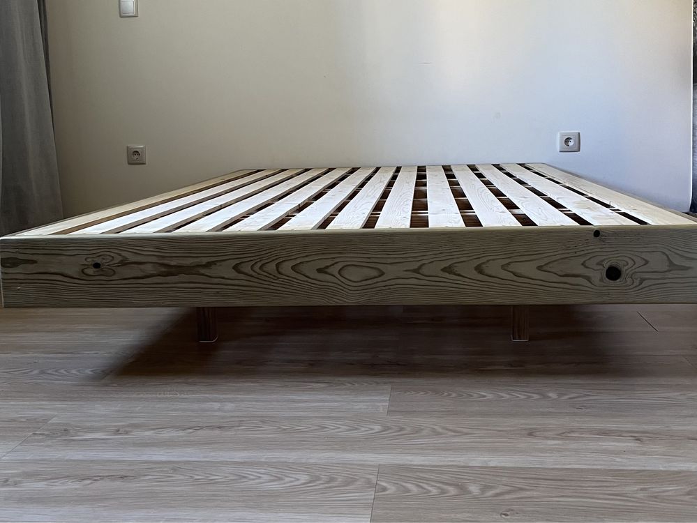 Cama “Voadora” em madeira. 140x200