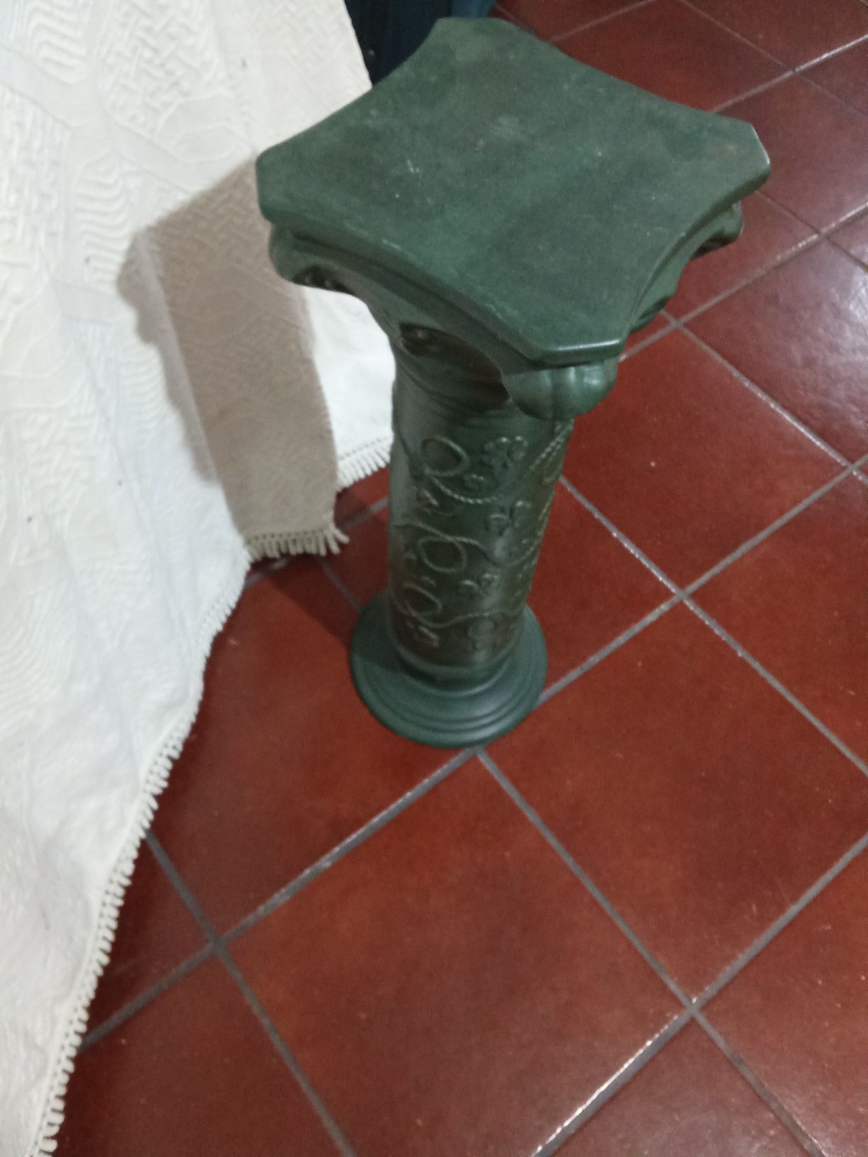 Coluna de suporte para vasos ou estátuas
