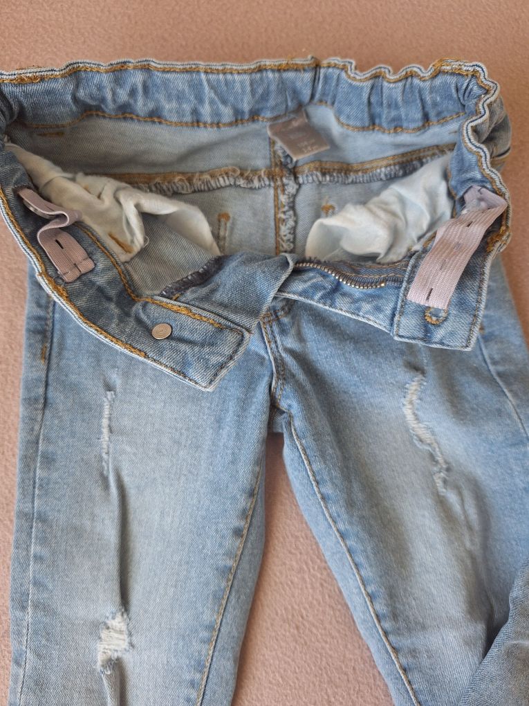 Spodnie jeansowe z dziurami przetarciami 104