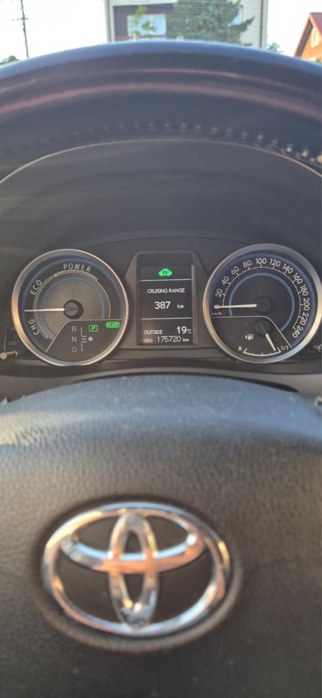 Toyota Auris 1,8 hybryda 2014