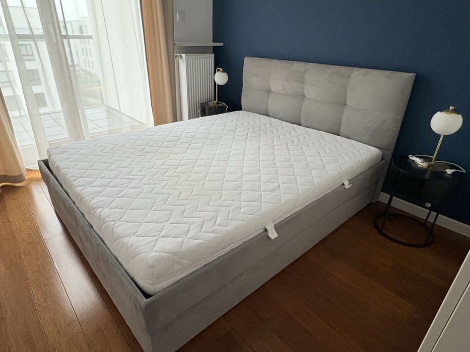 Łóżko podwójne z pojemnikiem i materacem 160x200