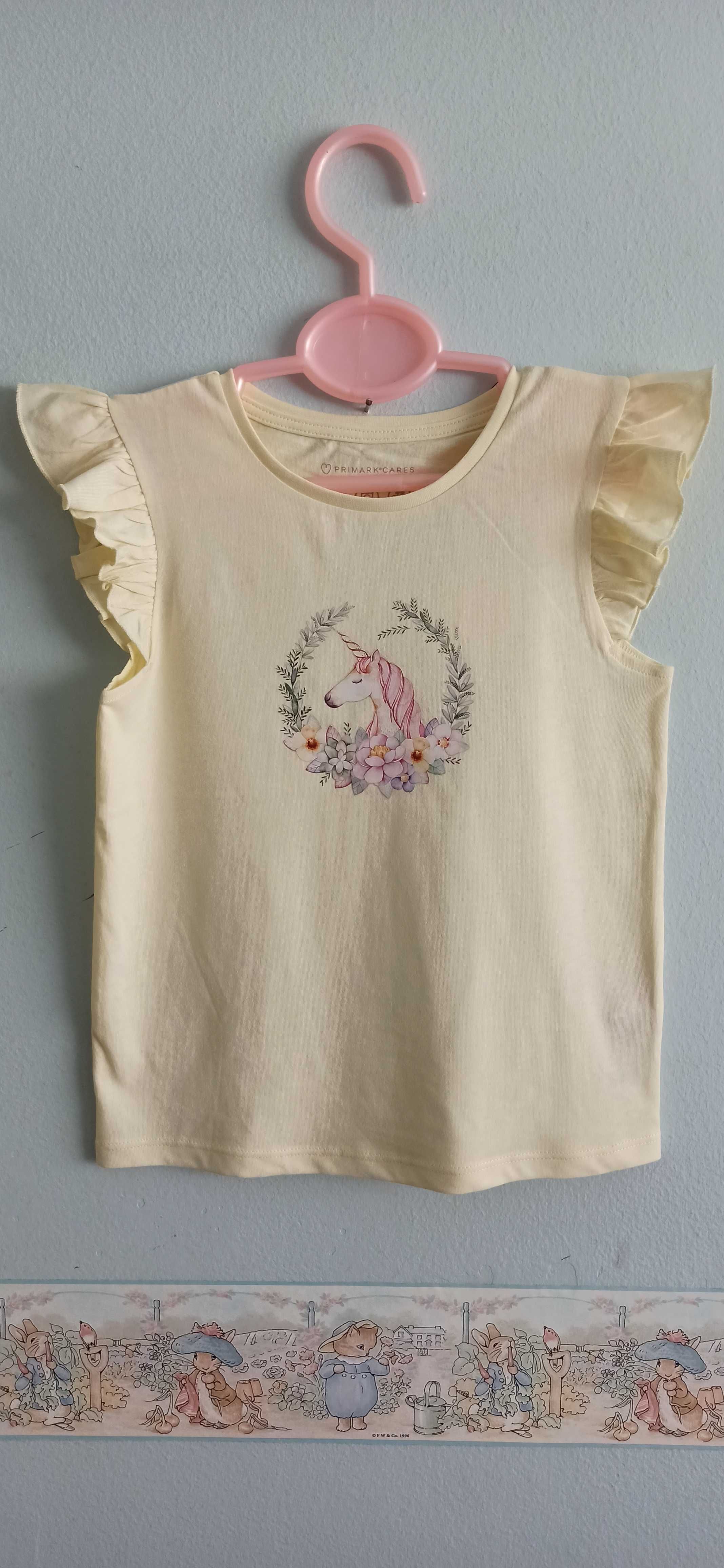 T-shirt para criança com folho e um unicórnio entre flores estampado