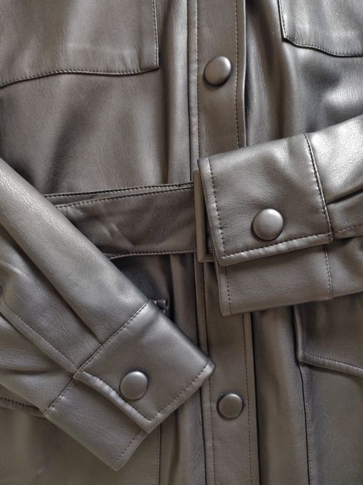 Чорна шкіряна куртка сорочка з поясом