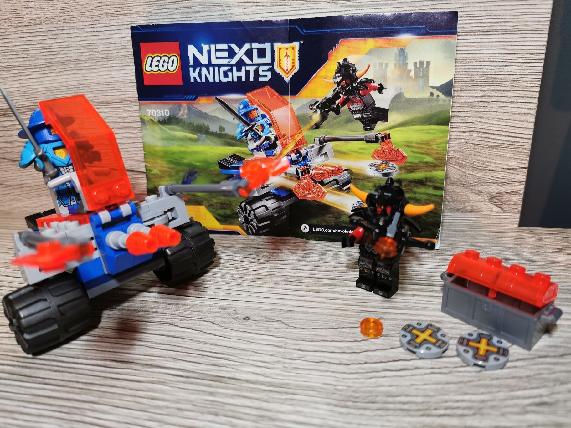 Lego Nexo Knights 70310 Pojazd bojowy Knighton kompletny