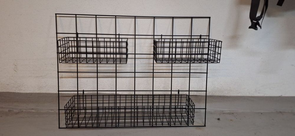 Kwietnik - metalowy czarny