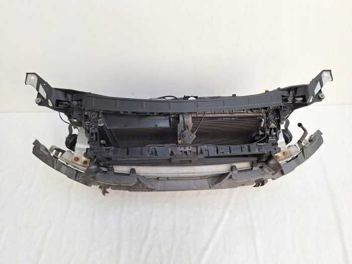 Audi A4 B9 Передня панель, телевізор