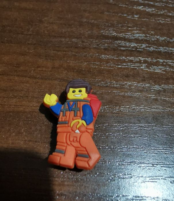 Przypinka do butów crocs Lego Przygoda Emmet Jibbitz
