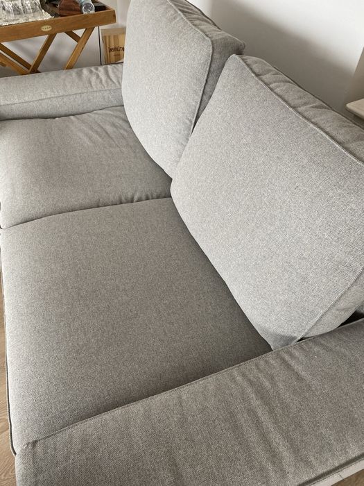 Capas de sofa de dois lugares kivik cinza praticamente novas