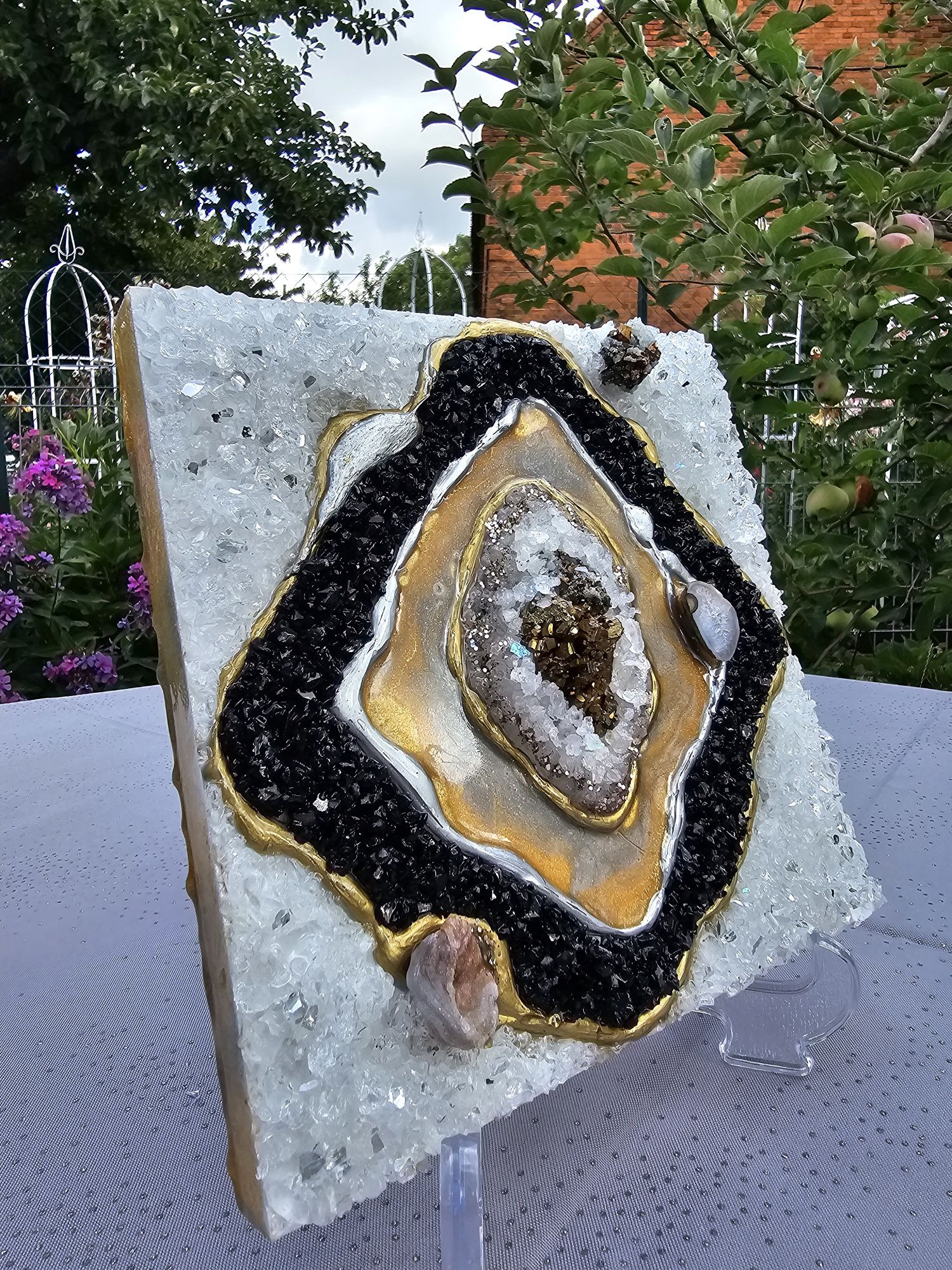 Obraz geode z żywicy epoksydowej o wymiarach 20x20cm