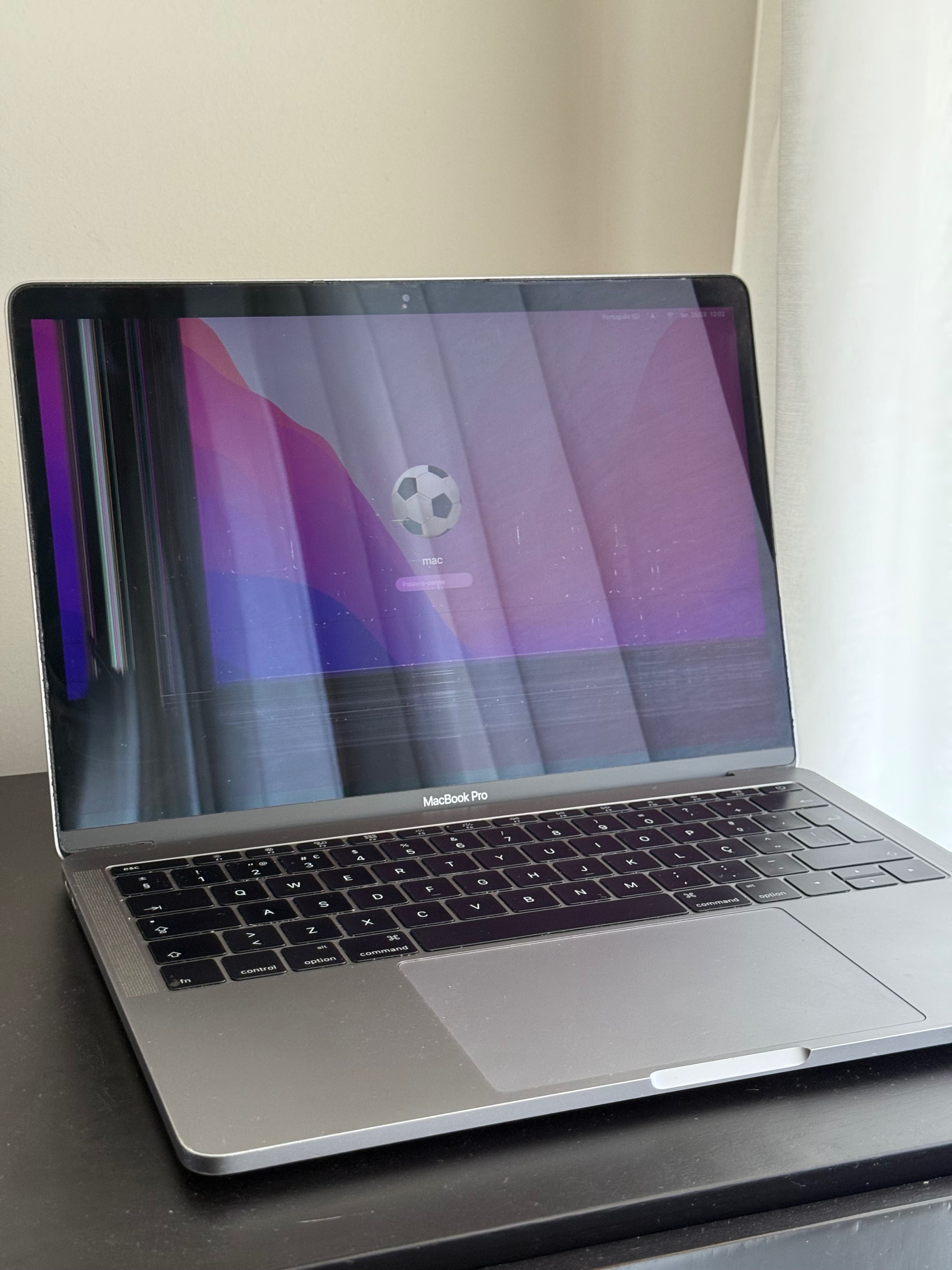 MacBook Air 13” Intel core i5 com ecrã condicionado
