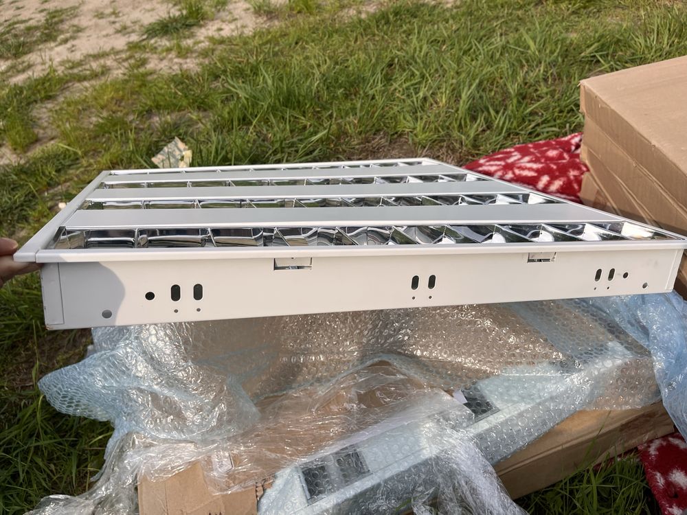Oprawa podtynkowa rastrowa biala 4x14W. 7 sztuk