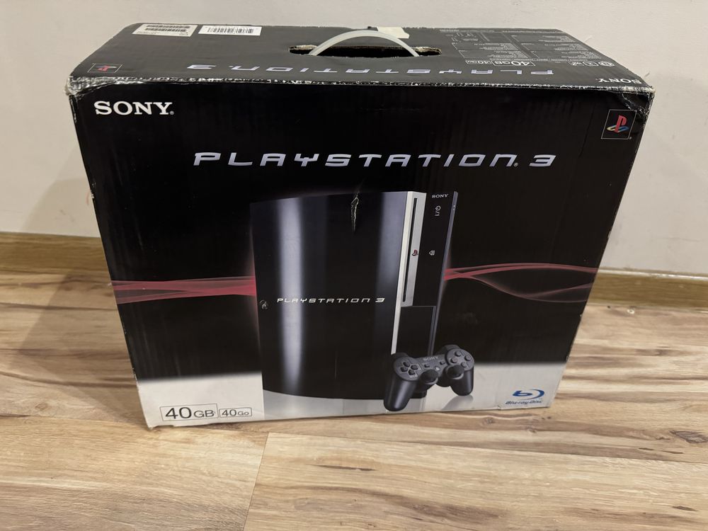 Konsola Playstation 3 z kartonem i papierami