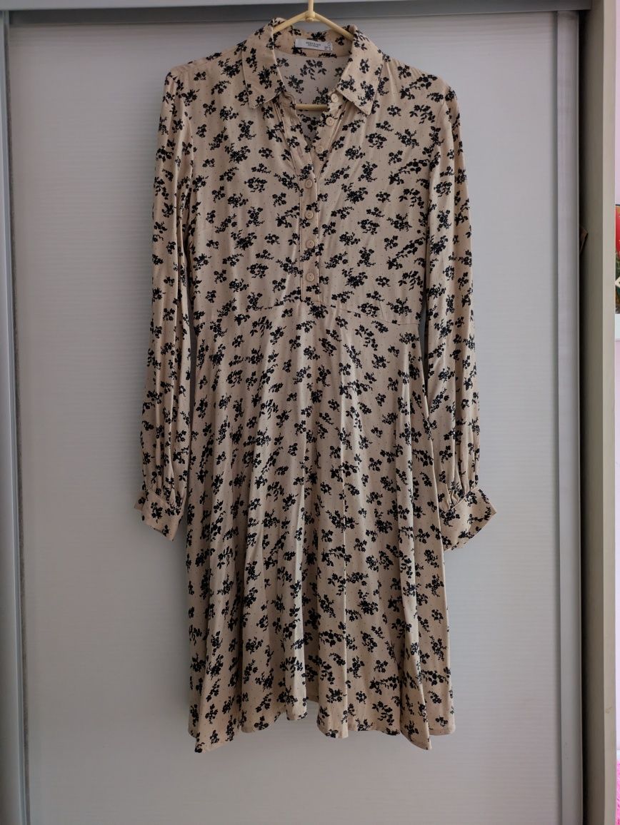 Sukienka w kwiaty Reserved S