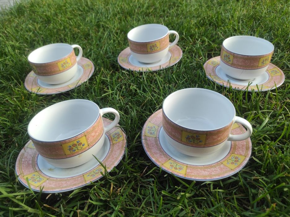 Zestaw pięciu filiżanek do herbaty do kawy z spodkami z talerzykami