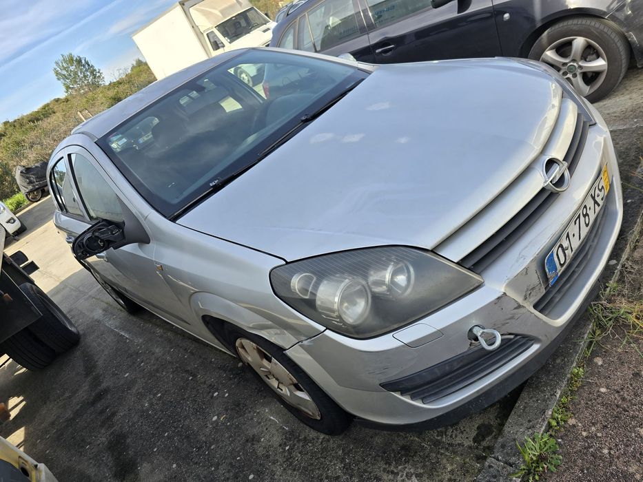 Opel Astra H 5 portas gasolina para peças