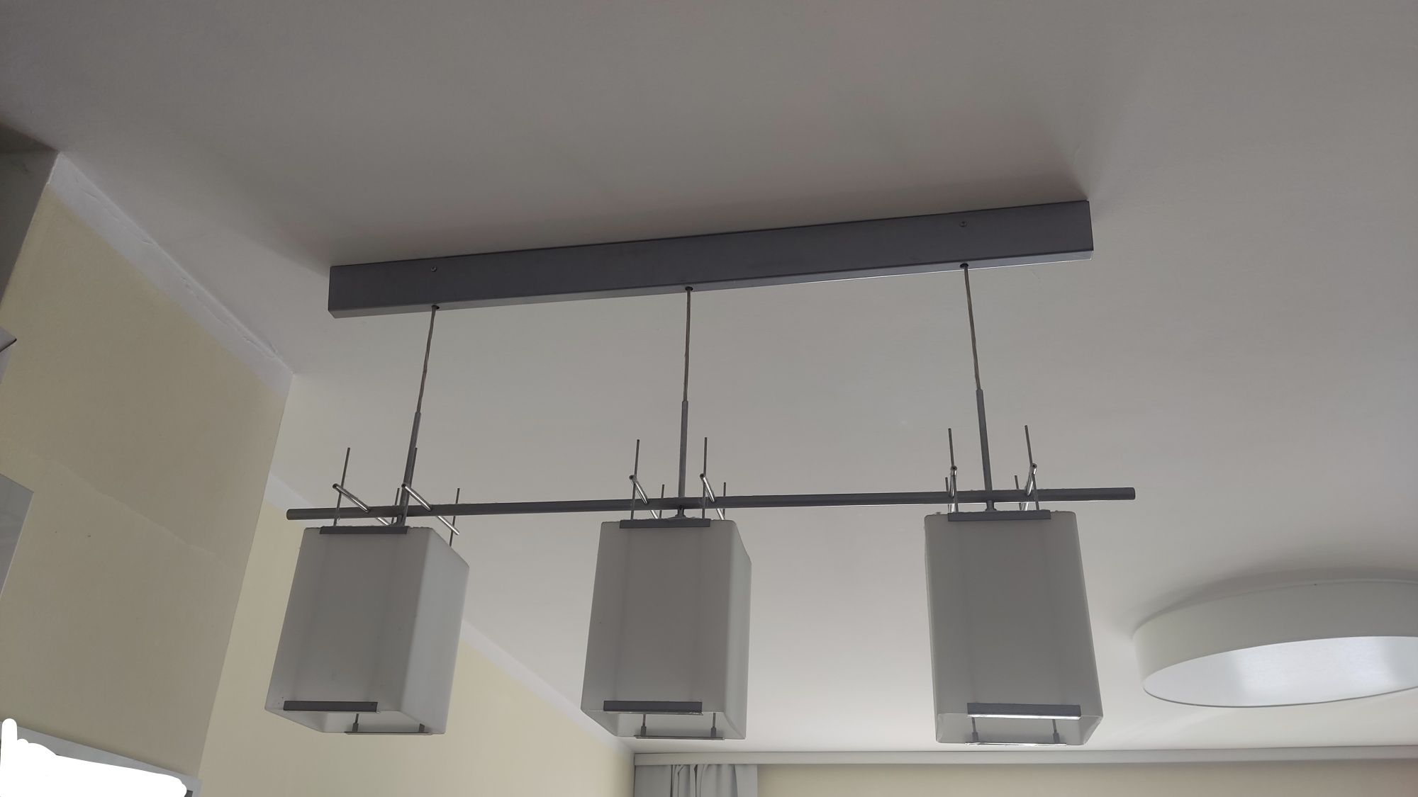 Nowoczesna lampa wisząca np. nad wyspę, barek, blat