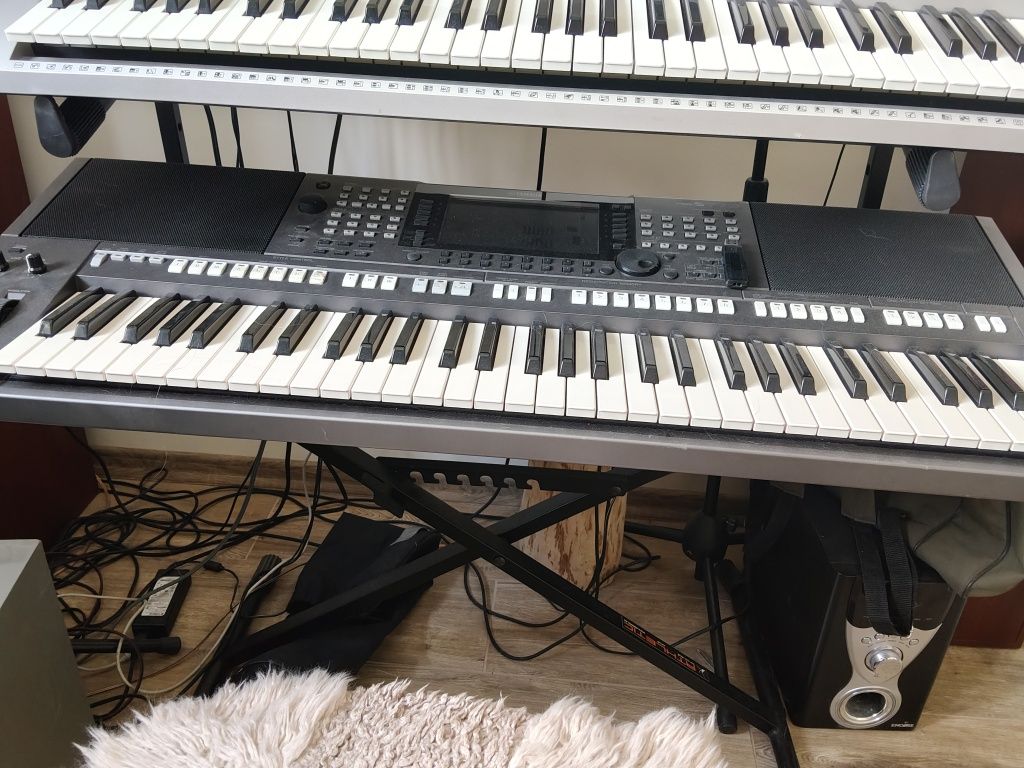 Yamaha psr s770.