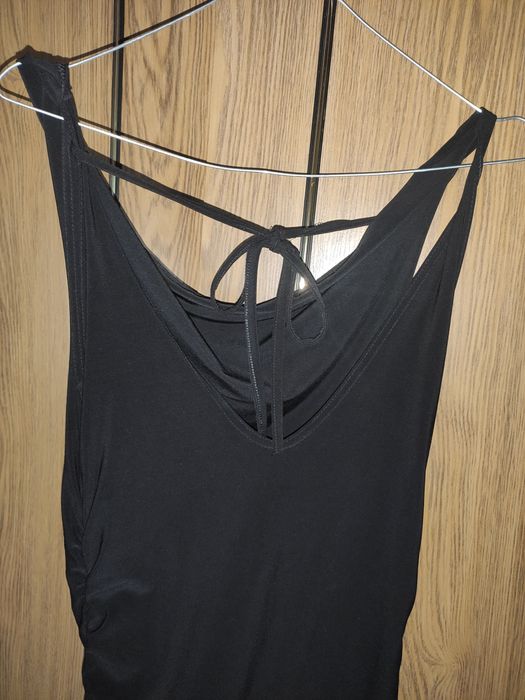 Czarna sukienka midi