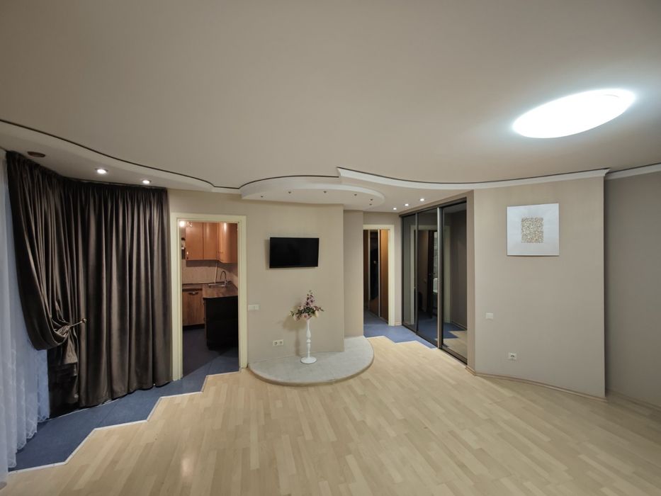 2к квартира з дизайн-проектом, та власним підвалом