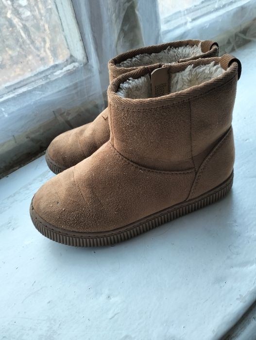 Уги для дівчинки