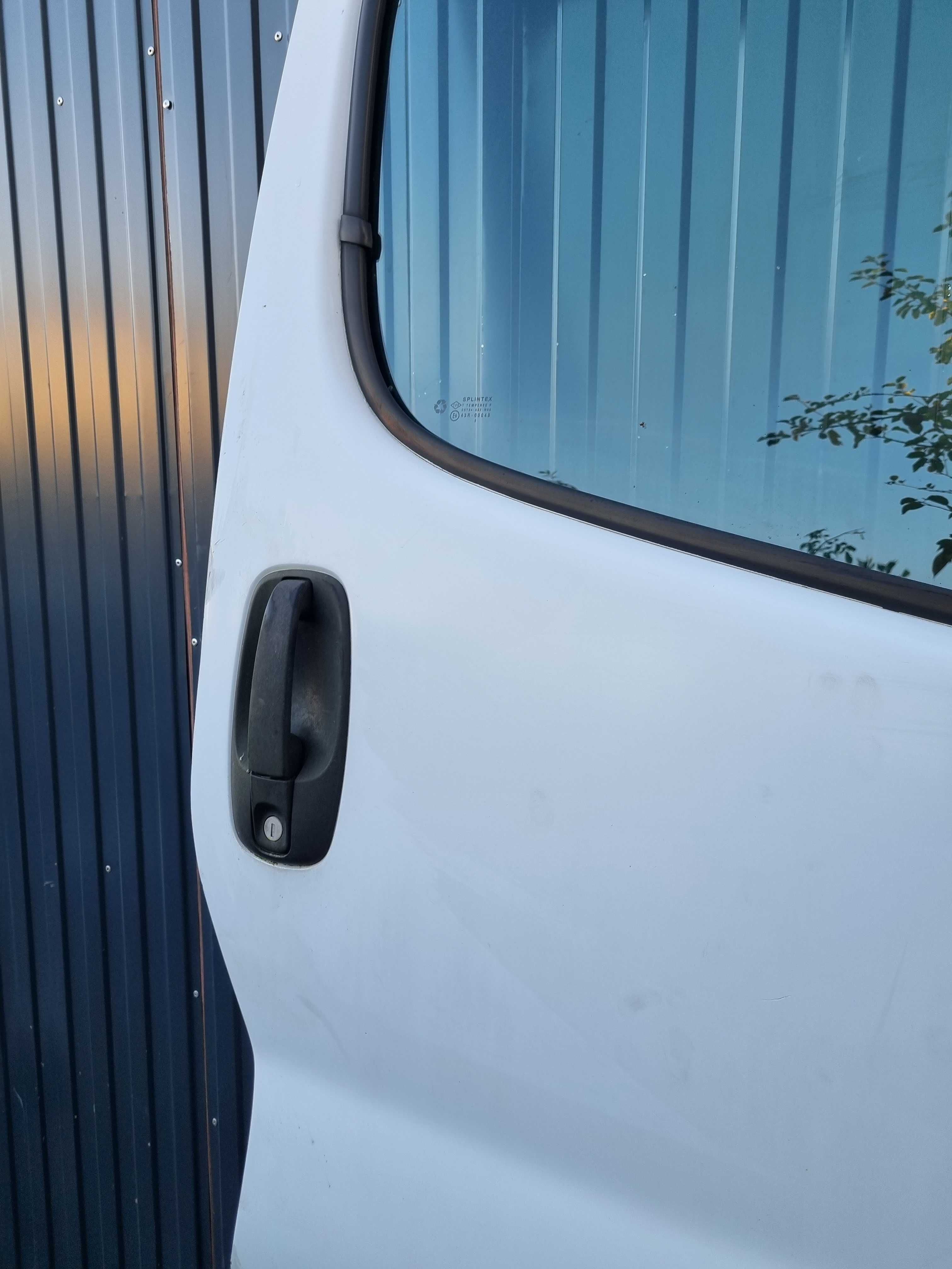 Opel Vivaro Drzwi Prawe Przód Kolor Biały