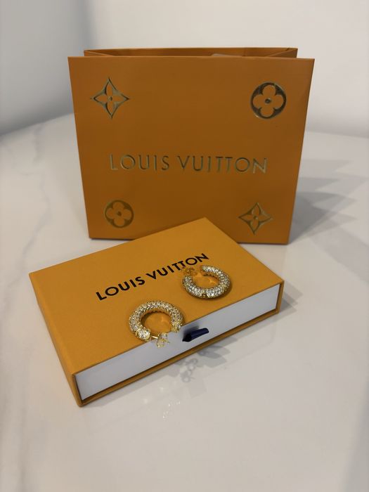 Wyprzedaż! Nowe kolczyki louis vuitton LV z całym zestawem