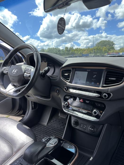 Hyundai Ionic 2017 в максимальній комплектації