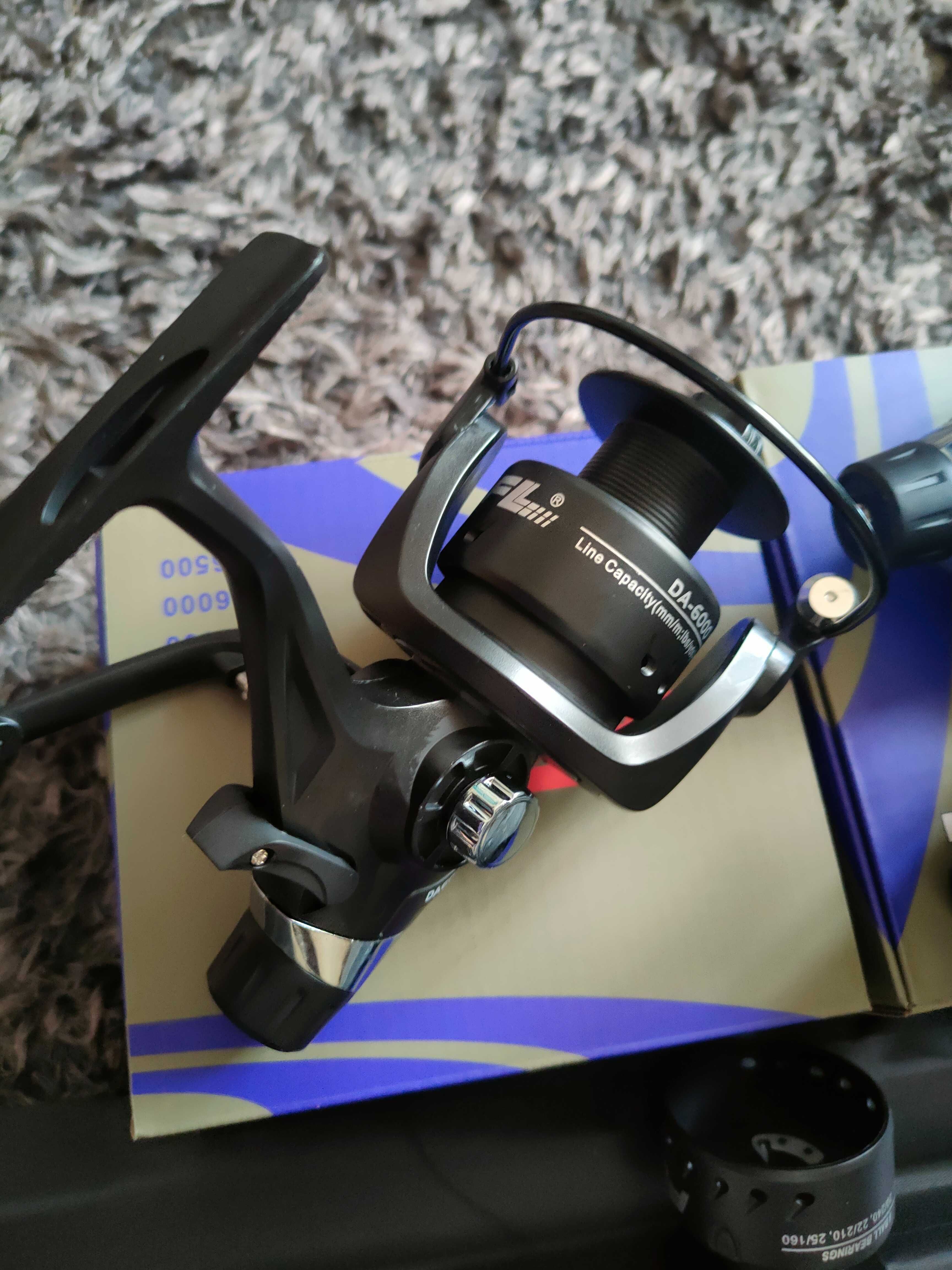 2 feedery Black Panther 3,60m-150 gram+2 kołowrotki wolny bieg 5000