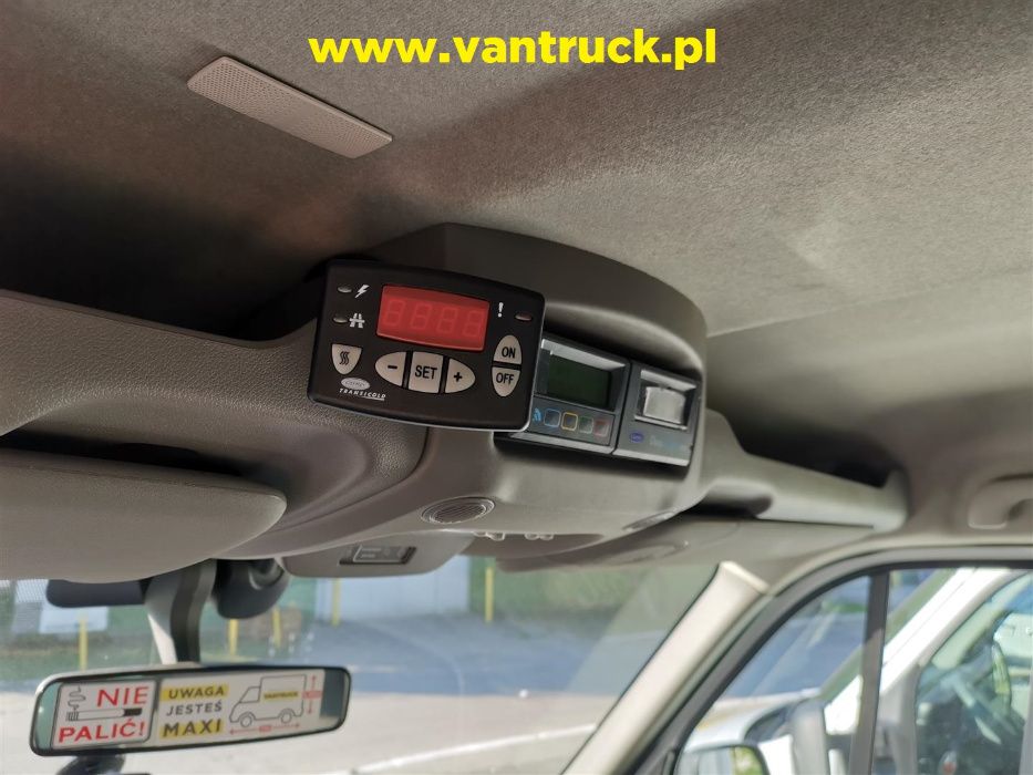 Wynajem chłodnia mroźnia grzejnia z winda busa bus dostawcze 8 palet