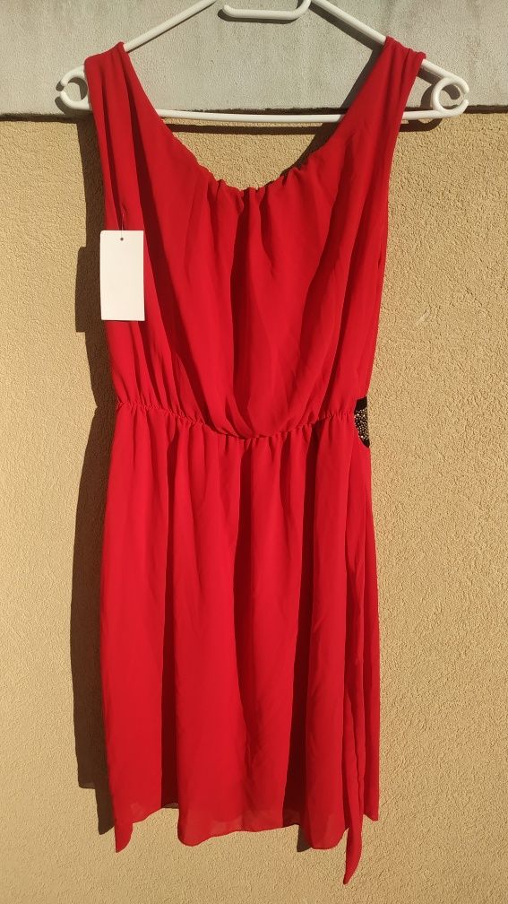 Vestidos de cerimónia vermelho e também em preto