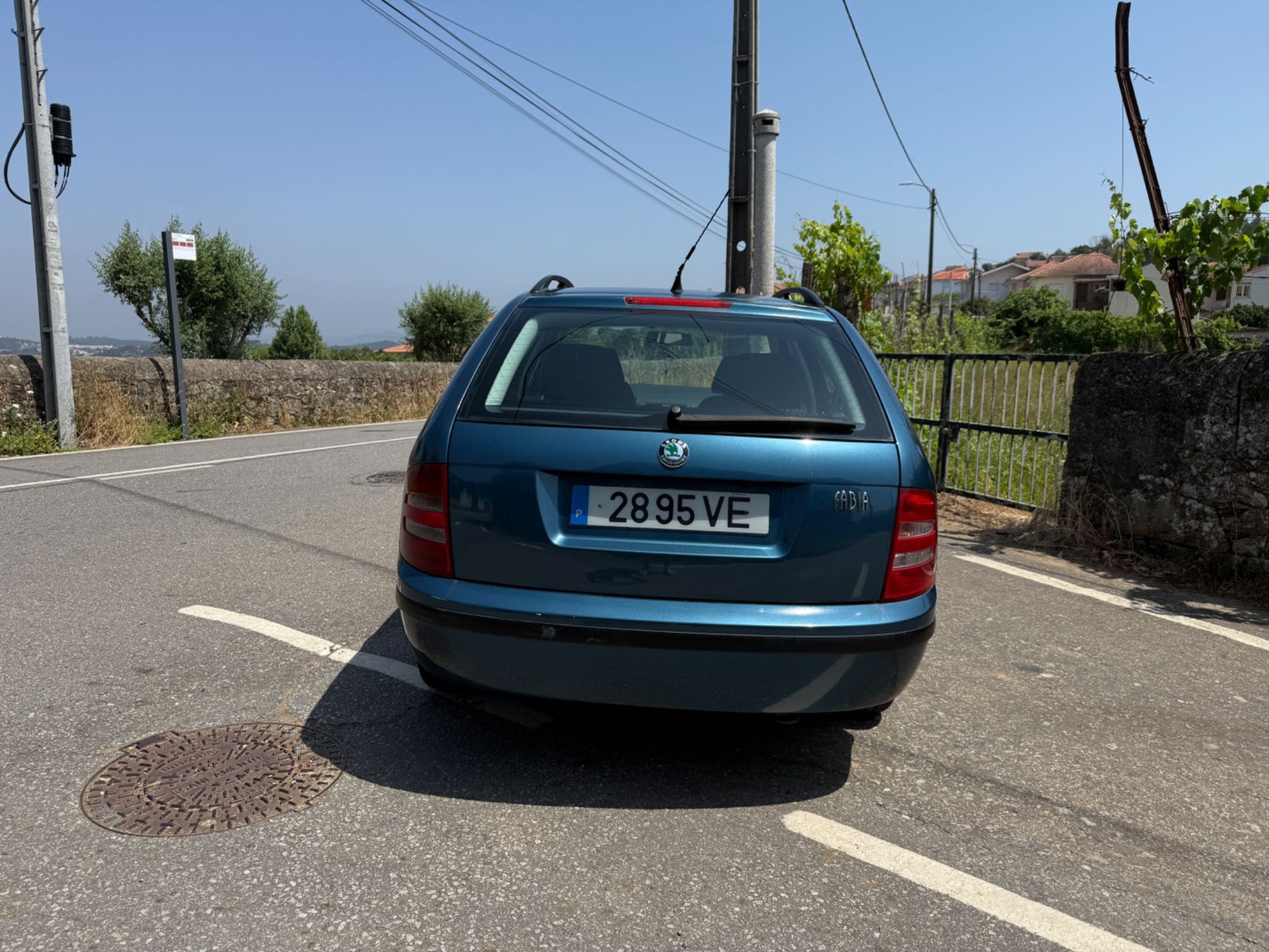 Skoda Fabia impecável com poucos km