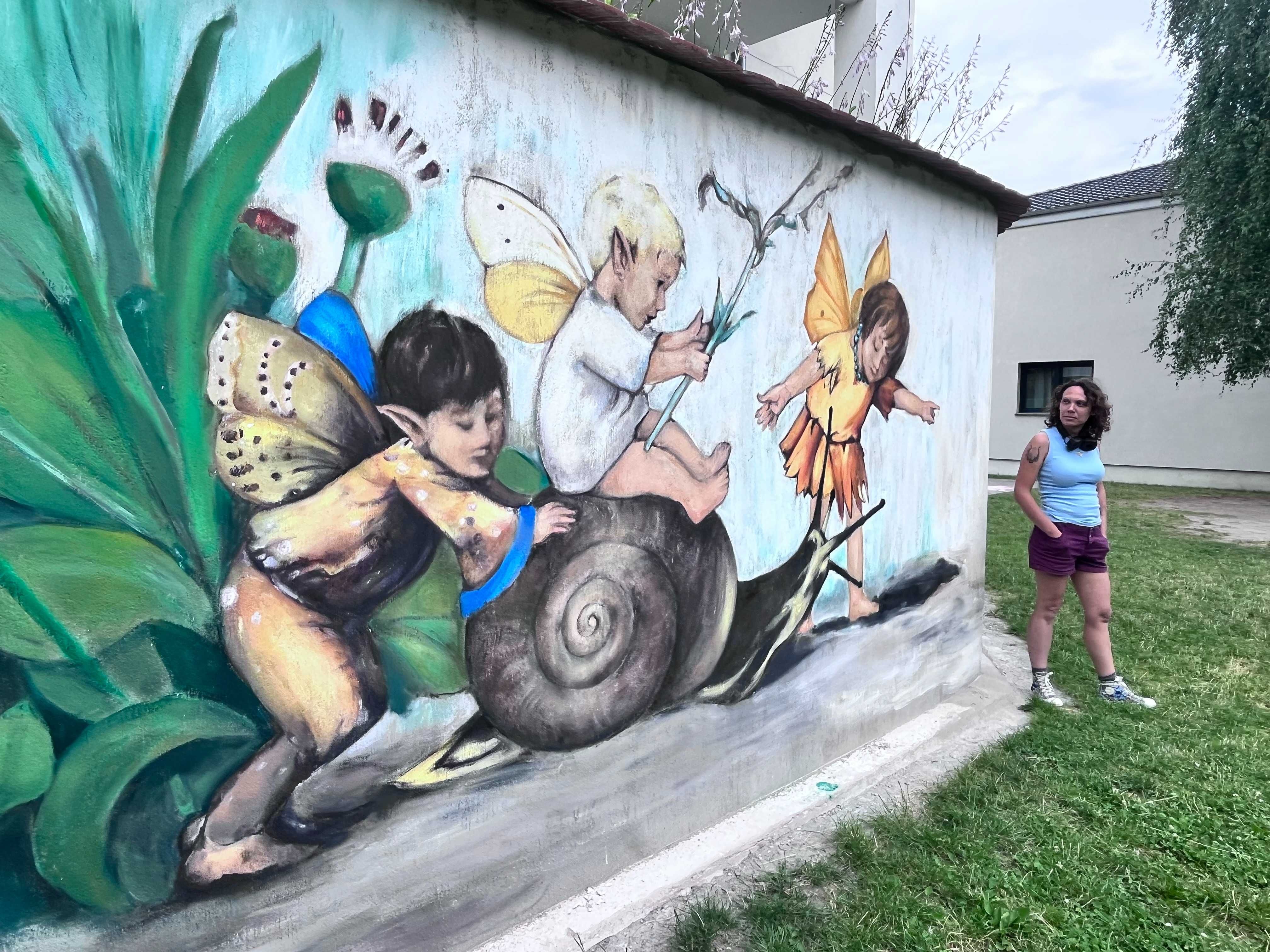 mural/ krasnal rzeźba