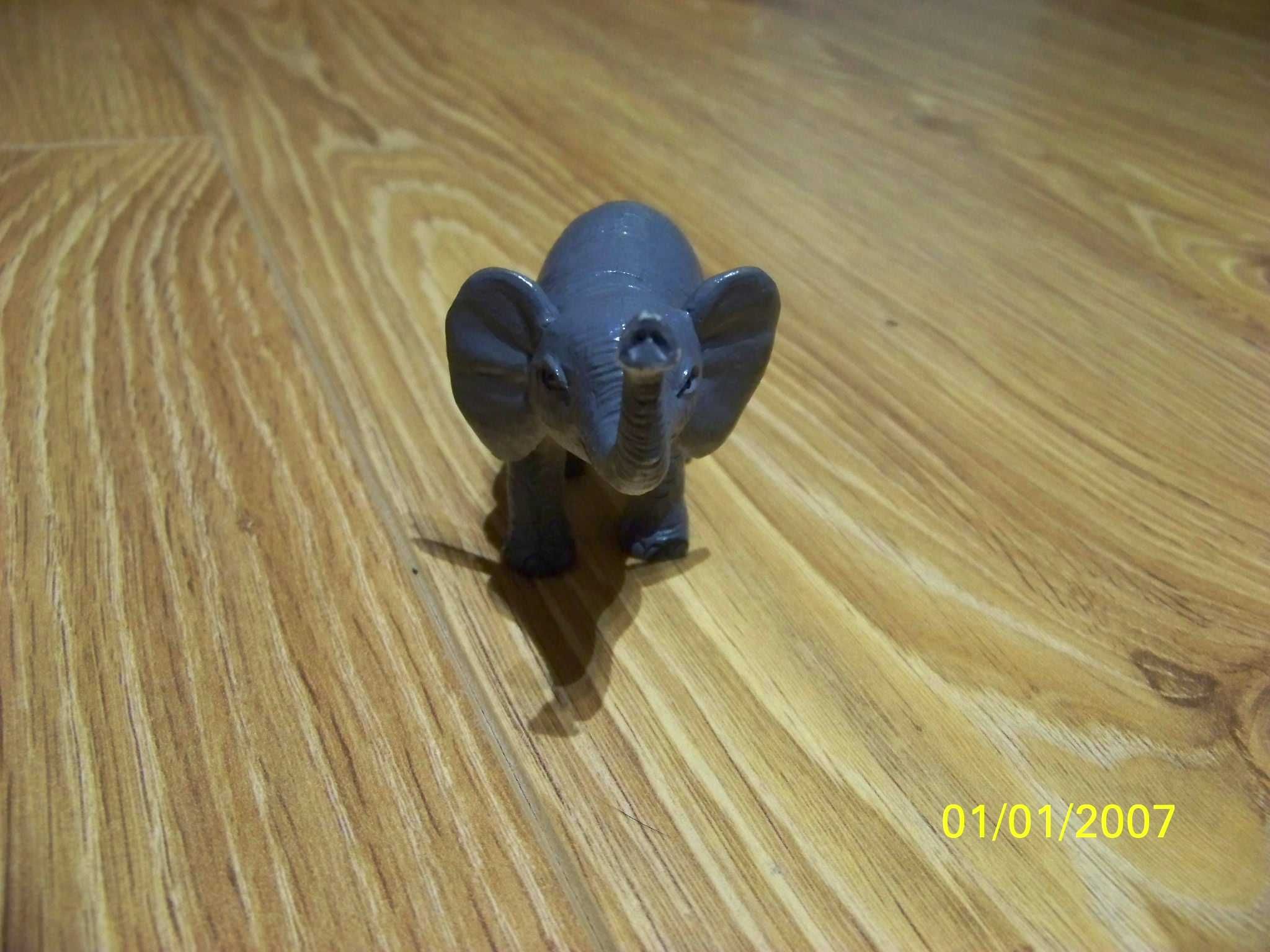 figurka słonia realistyczna