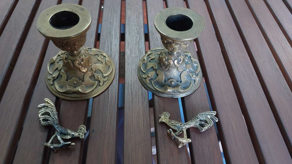 2 castiçais de maciços em metal dourado antiguidade