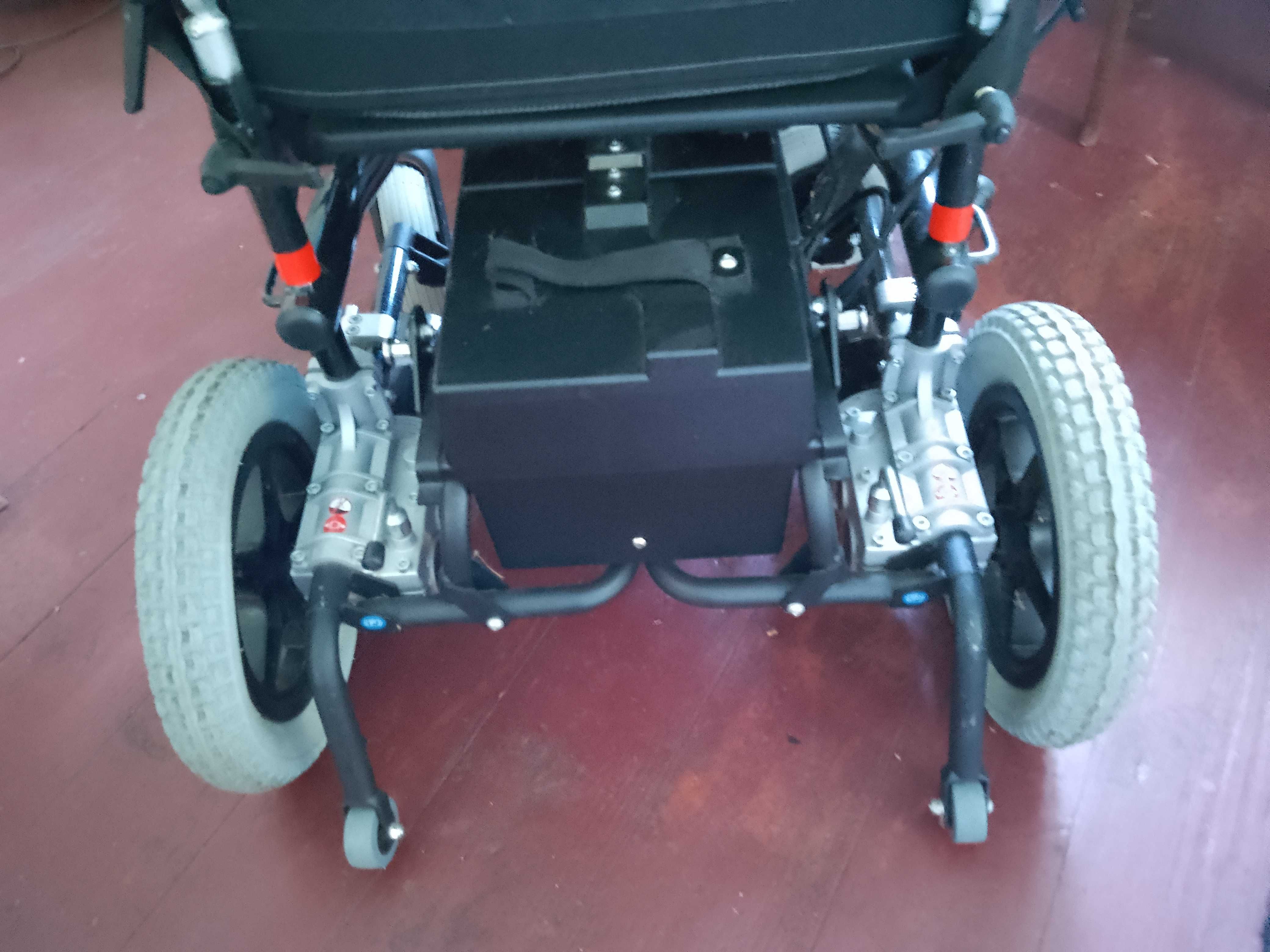 Wózek inwalidzki o napędzie elektrycznym w bardzo dobrej cenie.