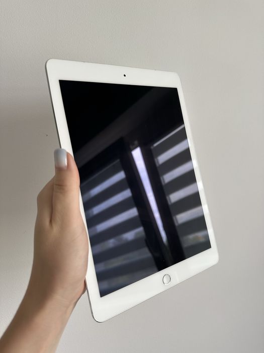 iPad Pro 9.7" (A1674), 32 GB  Wi-Fi+Cellular (Silver)