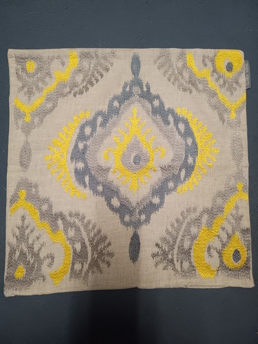 Almofada Bordada 50x50cm Nova