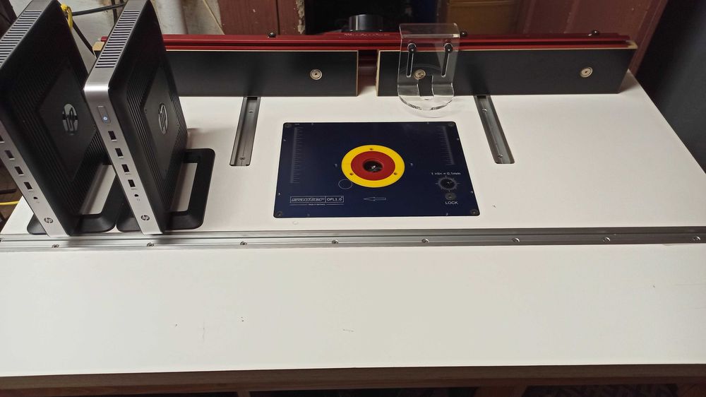 Stolik frezarki górnowrzecionowej + Frezarka Bosch