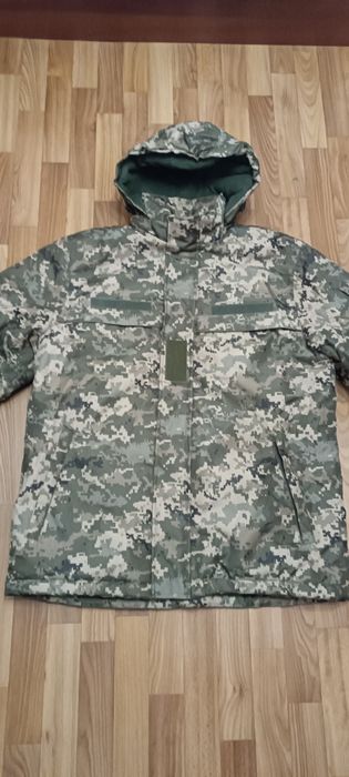 Куртка зимняя на флисе, с капюшоном. Новая. Размер 56.
