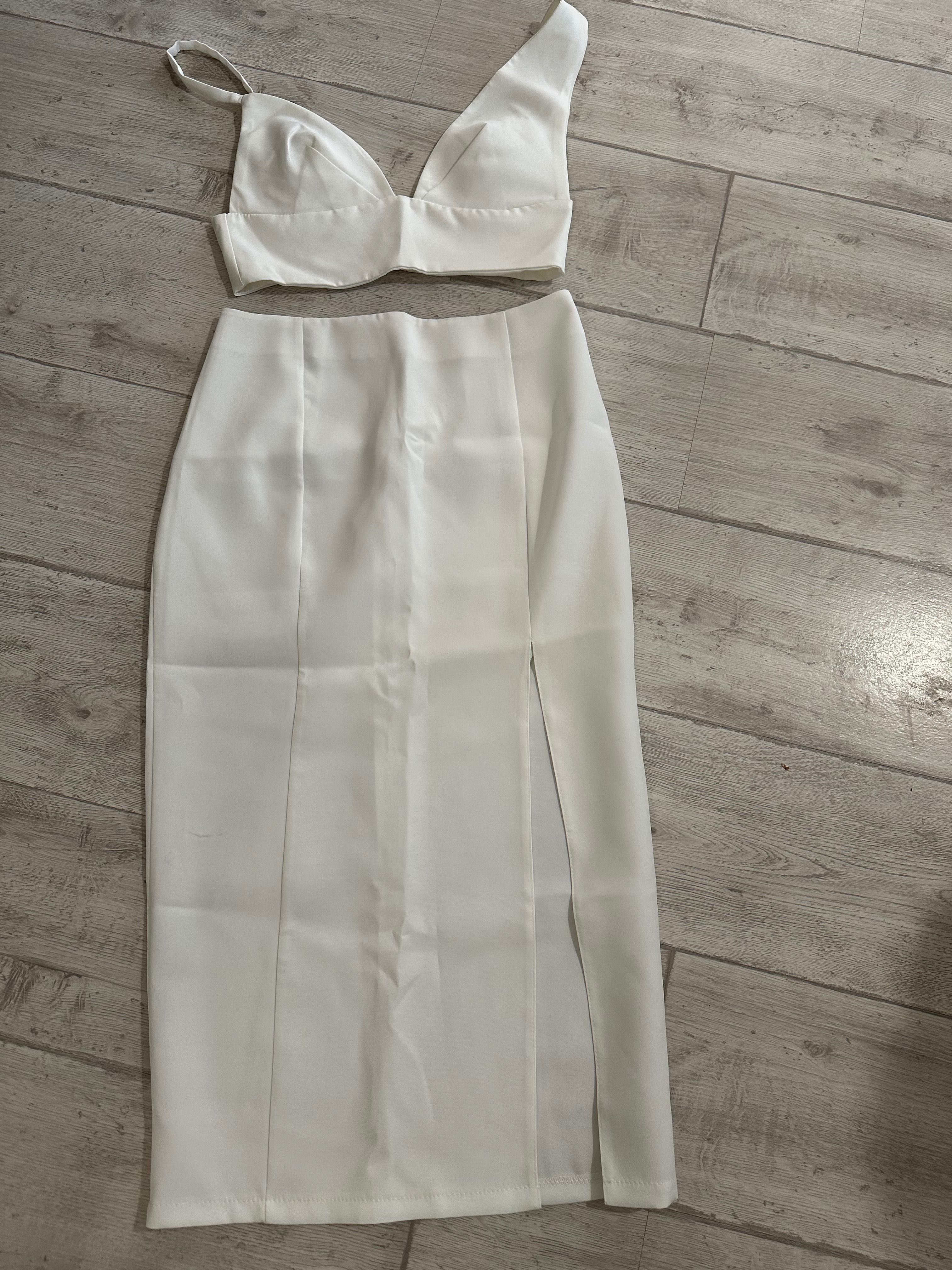 Продам женский летний костюм  юбка  плюс топ размер с белого цвета